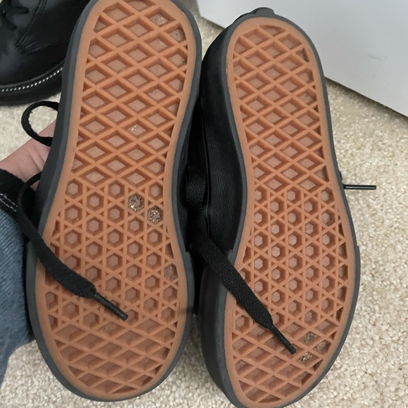 Vans - Picture 2 of 4